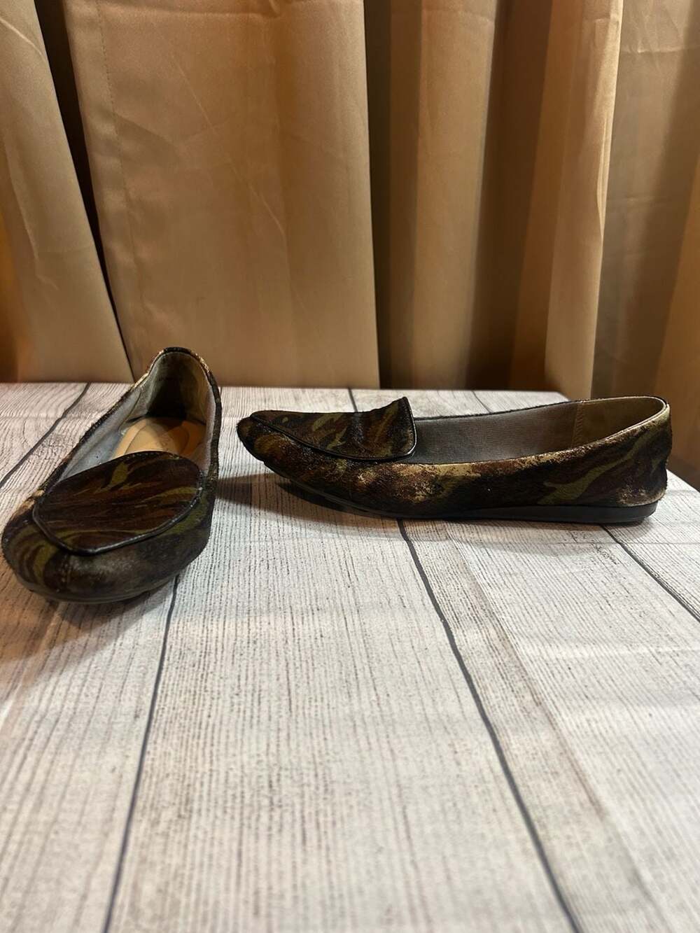 Me Too Camouflage Calf Hair Pointed Toe Loafer Flats Size 7.5M
